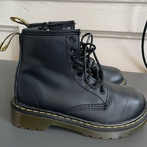 Dr. Martens Kids 1460 Junior Delaney Boots